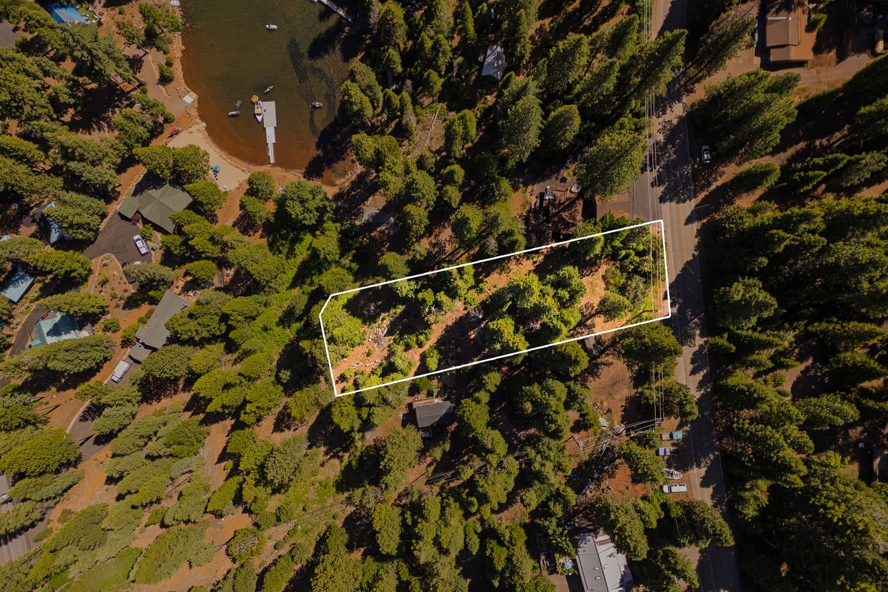 Aerial of a vacant lot on Peninsula Drive with the parcel boundary drawn in